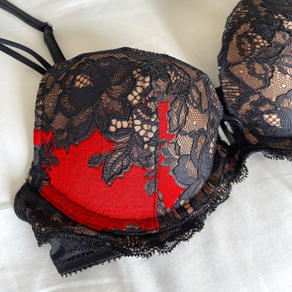 Victoria's Secret Very Sexy Lace Push-Up Bra Black and Red SIZE 32B